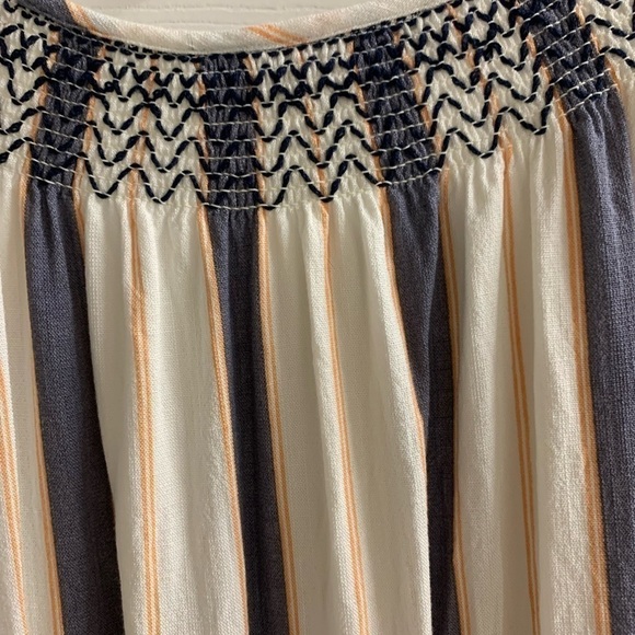 Medium Daniel Rainn smocked top lined - Picture 5 of 7